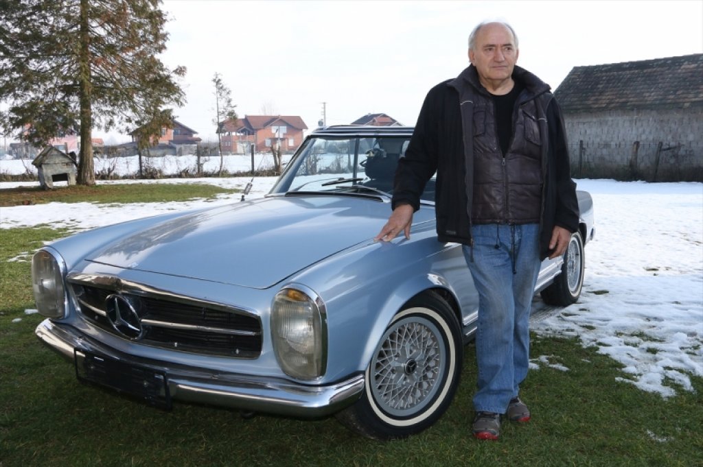 81094_foto_rajko_erceg_jedini_vlasnik_mercedesa_250_sl_pagoda_u_bih_moj_auto_zelio_je_kupiti_i_travolta_8_1024_681_85_c1