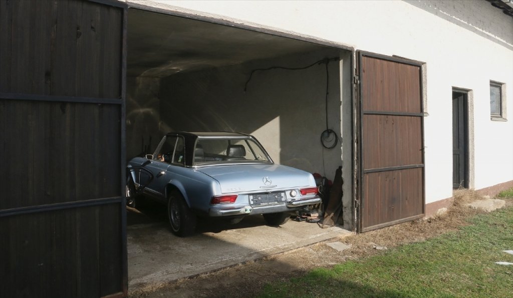 81094_foto_rajko_erceg_jedini_vlasnik_mercedesa_250_sl_pagoda_u_bih_moj_auto_zelio_je_kupiti_i_travolta_9_1024_595_85_c1