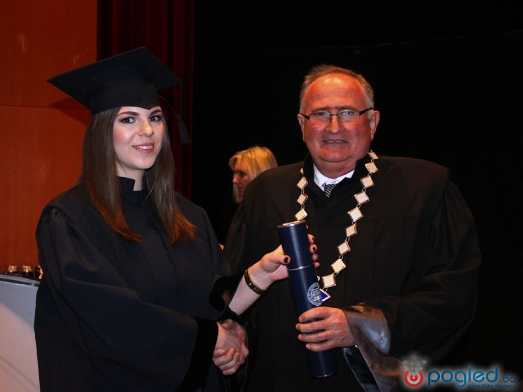 84458_foto_odrzana_promocija_diplomanata_fakulteta_zdravstvenih_studija_9_1024_768_85_storagepogledwatemarkwtmrk.png_800_0_100_r_b_0_0_c1