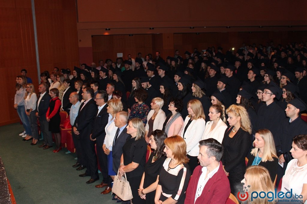 97566_foto_fpmoz_svecano_promovirao_296_diplomanata_5_1024_683_85_storagepogledwatemarkwtmrk-png_800_0_100_r_b_0_0_c1