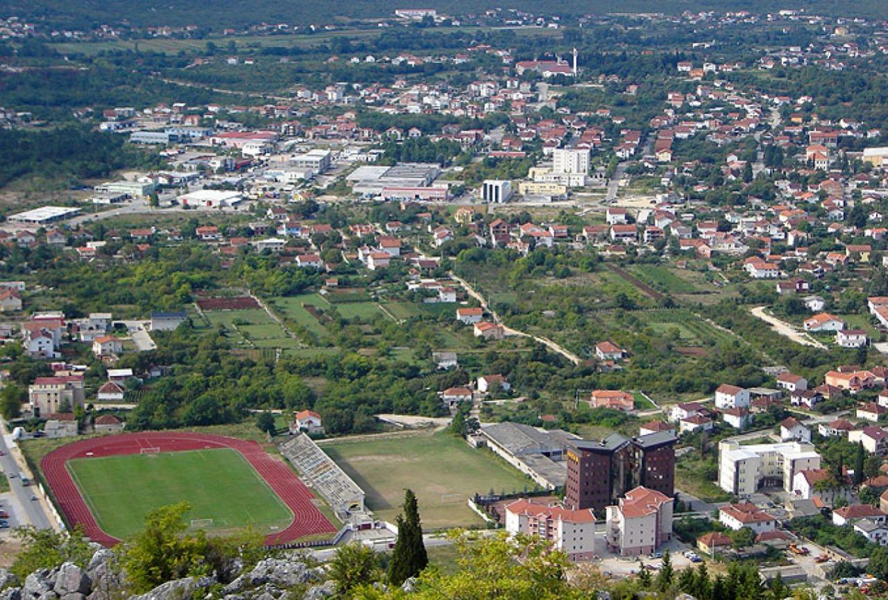 Ljubuški: Privatnim vrtićima 140.000 KM, studentima po 500 KM, a roditeljima prvašića po 200 KM…