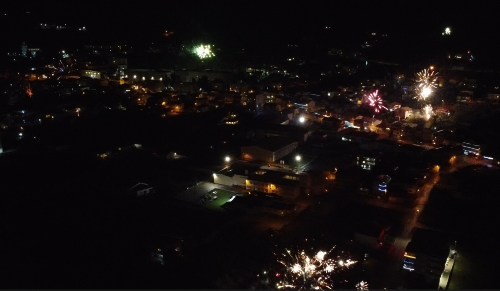 Želimo Vam sretnu Novu 2024. godinu, pogledajte novogodišnji vatromet iznad Gruda