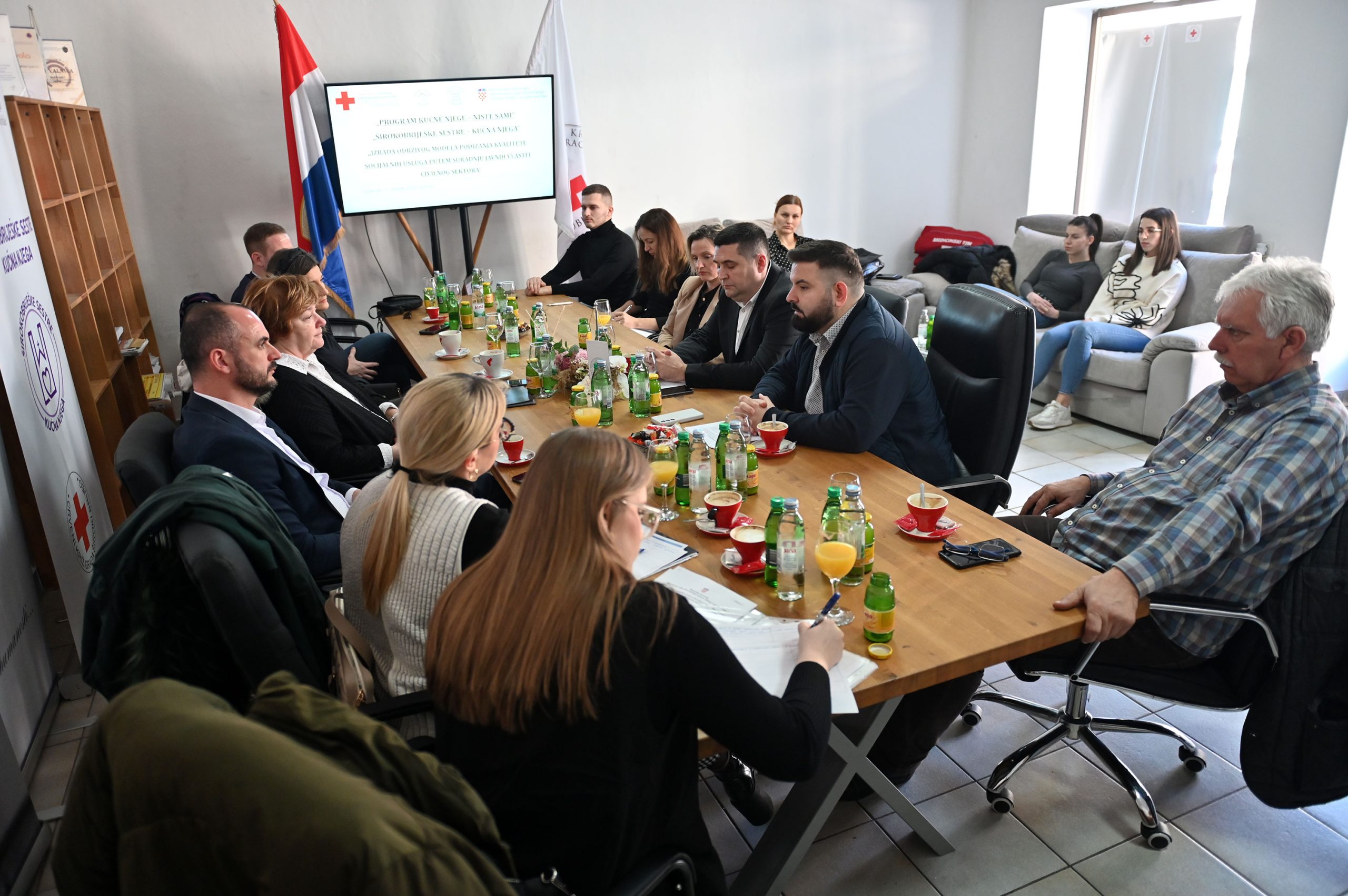 Predstavnici hrvatskog ministarstva posjetili Crveni križ ŽZH